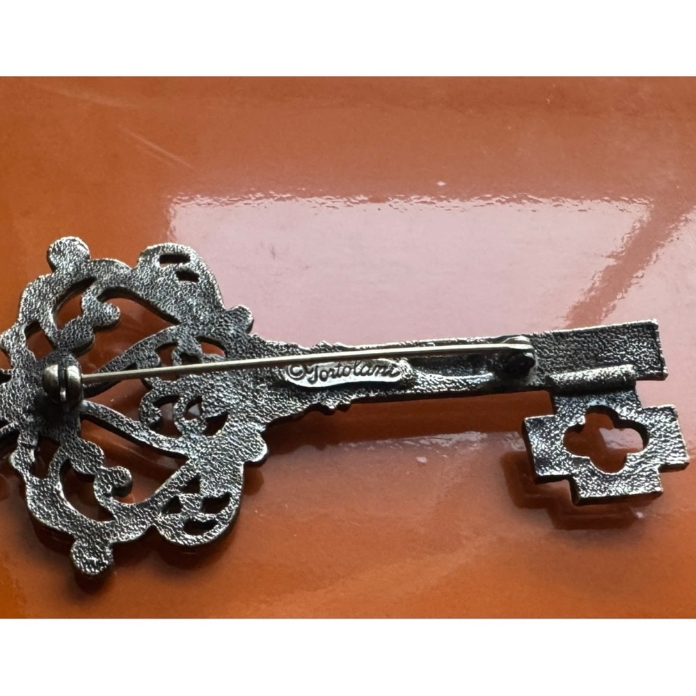Key Brooch Pin - Picture 6 of 6